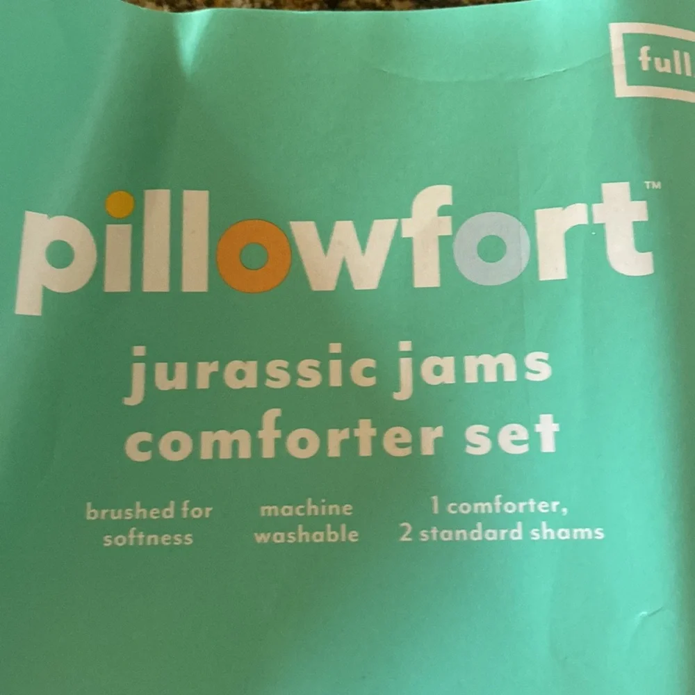 Still in packaging! Comforter and matching shams! never used